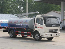 程力威牌CLW5080GXE4型吸粪车