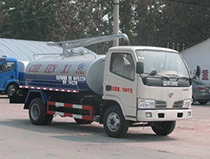 程力威牌CLW5071GXE4型吸粪车