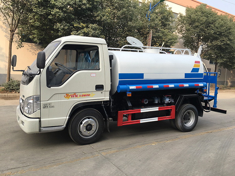 东风11方洒水车